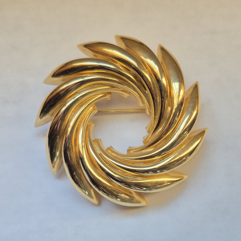 Vintage Gold Tone Swirl Pinwheel Spiral Brooch